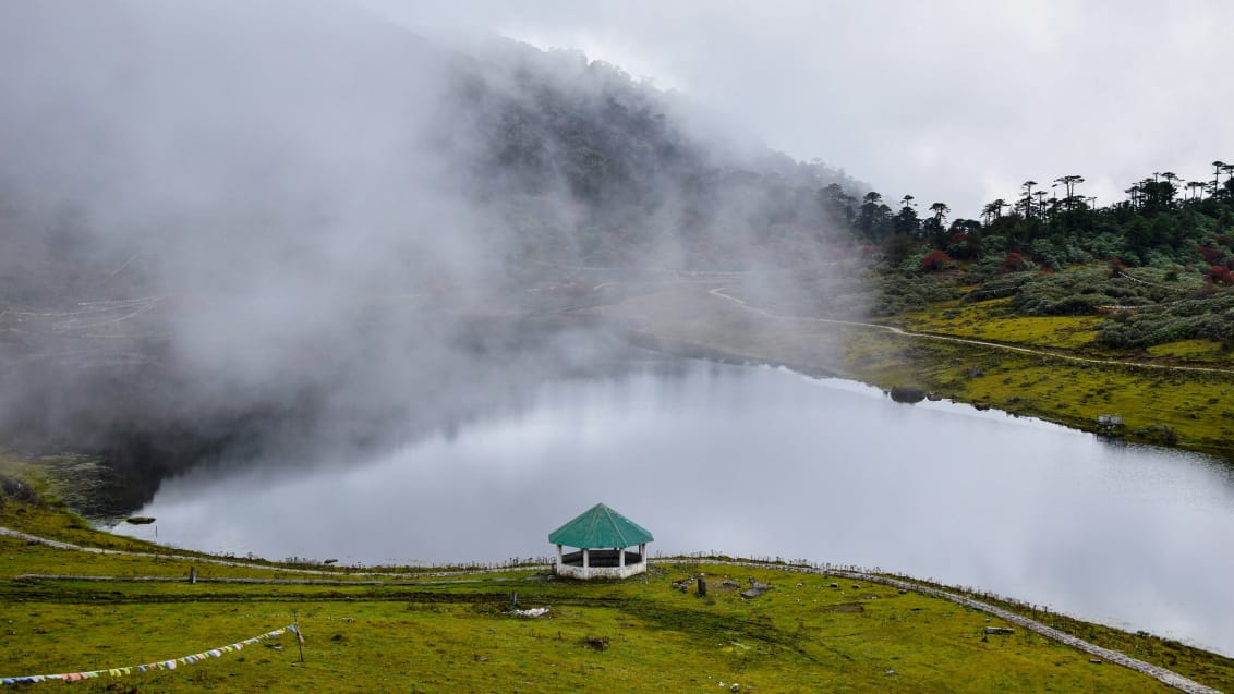 Pangatengtso Lake